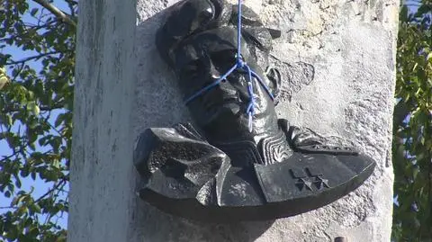 Popiersie generała zniknęło z monumentu w Pieniężnie (relacja z 17 września 2015 r.)