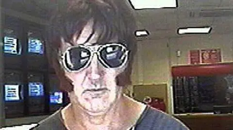 "Elvis" żyje 
i kradnie funty