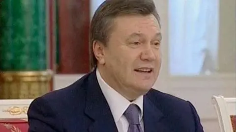 Nowy prezydent wyrzuca "ręce" poprzednika