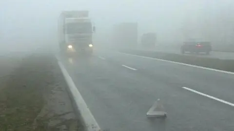 Nie zauważył TIR-a we mgle