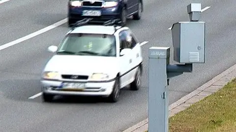 Kierowcy nie boją się fotoradarów. I rzadko zdejmują nogę z gazu