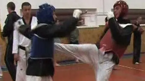 "Starcie ze strażnikami"