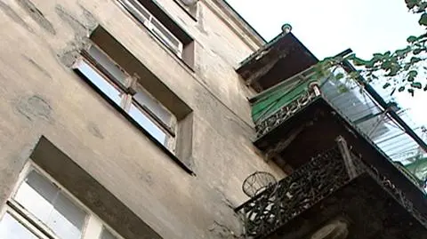 7-latka wypadła z pierwszego piętra. W mieszkaniu spali pijani rodzice