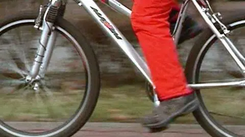 Pijana cyklistka autostradą pod prąd