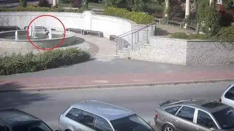 Był pijany, wszedł do fontanny. Okazało się, ze jest poszukiwany