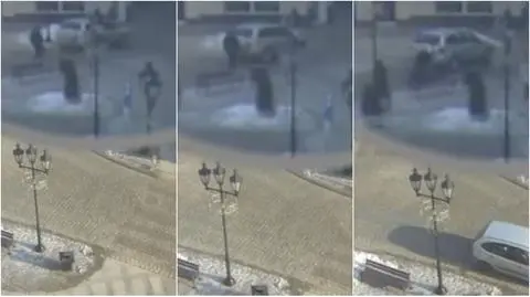 O krok od tragedii, Kierowca, cofając potrącił pieszego