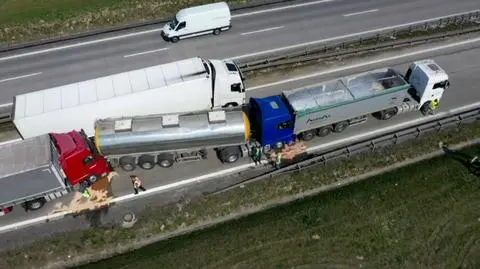 Pięć ciężarówek zderzyło się na A4