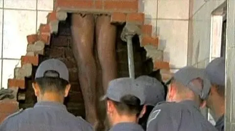 Niedoszły złodziej utknął w kominie
