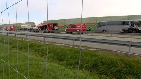 Cysterna uderzyła w tył autobusu z polskimi żołnierzami