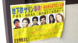 Na wolności pozostał ostatni poszukiwany zamachowiec - Katsuya Takahashi (środek)