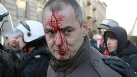 Najbardziej gorąco było na pl. Konstytucji. Gaz i armatki