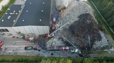 Another fire at a waste dump. A few-storey-high landfill burst in flames 