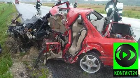 Zmiażdżone BMW. Nie żyje kierowca