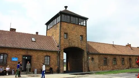 Turyści z Portugalii odpowiedzą za niszczenie Muzeum Auschwitz