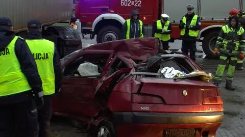 Śmiertelny wypadek pod Bogatynią. Kierowca zginął po uderzeniu w tira