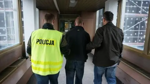 Udawał policjanta i przeszukiwał kobiety. 28-latek aresztowany 