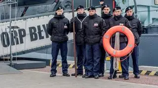 Marynarze uratowali tonącego mężczyznę 