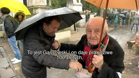 Prowadzący i goście Szkła znów kwestowali na Powązkach