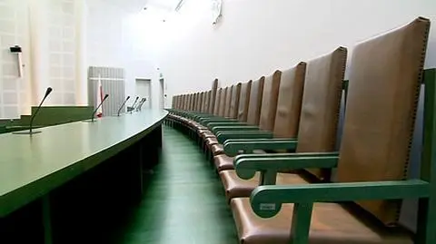 Zakurzony bat na polityków