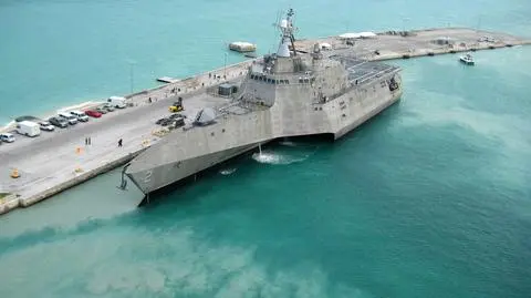Okręt przyszłości US Navy nadpalił się podczas testów