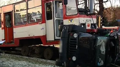 Jeep wykoleił tramwaj