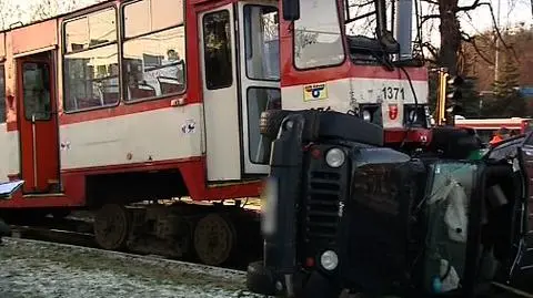 Jeep wykoleił tramwaj