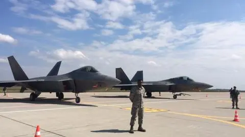 F-22 wylądowały