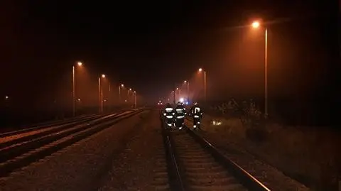 Upadł na tory, przejechał nad nim pociąg