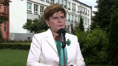 Beata Szydło podczas środowej konferencji przed szpitalem powiatowym w Słubicach 