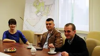 Prezydent miasta podziękowała kierowcy (w środku) za uczciwość