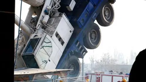 Jest areszt dla operatora przewróconego dźwigu