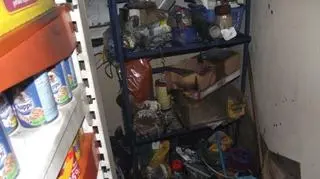 Spalone wnętrze sklepu 