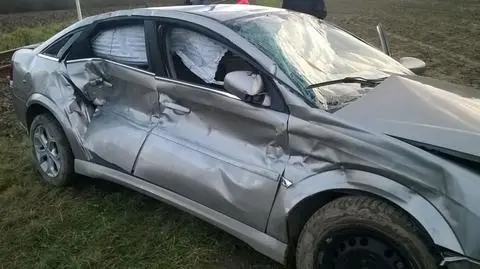 Wjechał prosto pod drezynę. Kierowca i maszynista byli pijani