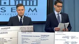 Posłowie Adam Hofman i Mariusz A. Kamiński podczas wspólnej konferencji w Sejmie