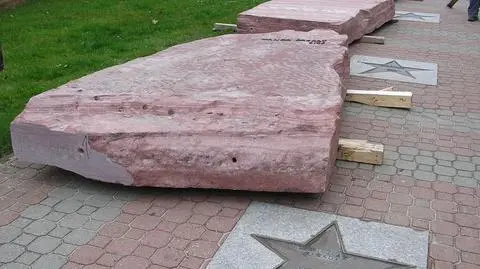 "Korona Himalajów" we Władysławowie. 
To pomnik dla Berbeki, Bieleckiego, Małka...