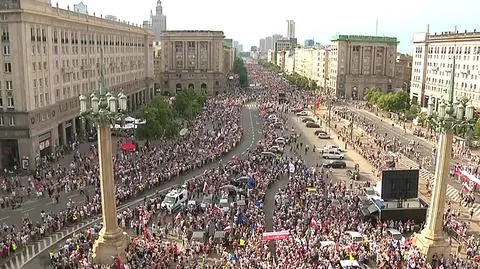 CBOS: mniej zwolenników KOD, poparcie dla władz prawie bez zmian