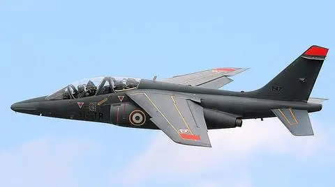 Alpha jet to samolot szkoleniowy wykorzystywany też do akrobacji