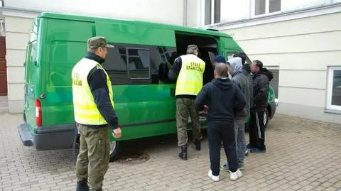 Jechali z Grecji pod plandeką tira. Wzięli Jasło za Niemcy