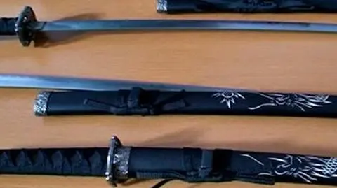 Cięli maczetą i samurajskim mieczem