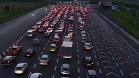 Świąteczne powroty do domów. Korki i raport drogowy w TVN24
