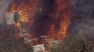 Północna Kalifornia w ogniu. Płoną głownie lasy, ale niebezpieczeństwo grozi również terenom zamieszkanym. Ogień strawił już 400 hektarów lasu. (APTN)