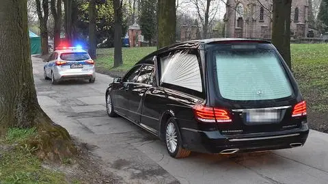300 tysięcy złotych zadośćuczynienia z powodu ekshumacji