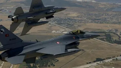 Trwają naloty tureckiego lotnictwa w Syrii