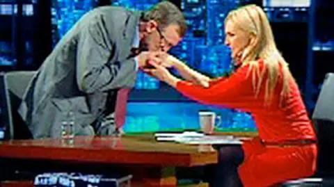 "Mizerna, cicha..." Cymański kolęduje u Moniki Olejnik