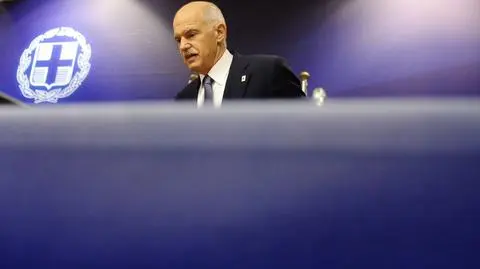 "Spuszczono szalupy, ale sztorm szaleje"