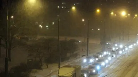Śnieg i mróz zmierzają na południe. Radom w korku