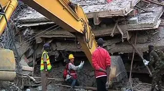 15.06 | Dwie osoby nie żyją, a 14 pozostaje zaginionych po zawaleniu się budynku w Nairobi (APTN)