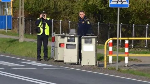 Komendant pędził 140 km/h przez wieś. 
Policja złożyła zażalenie na decyzję sądu