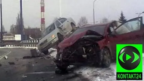 Siła uderzenia była tak duża, że zawisł na barierce