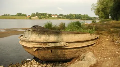 Zachodniopomorskie: Odra odsłoniła barkę i XVIII-wieczny most